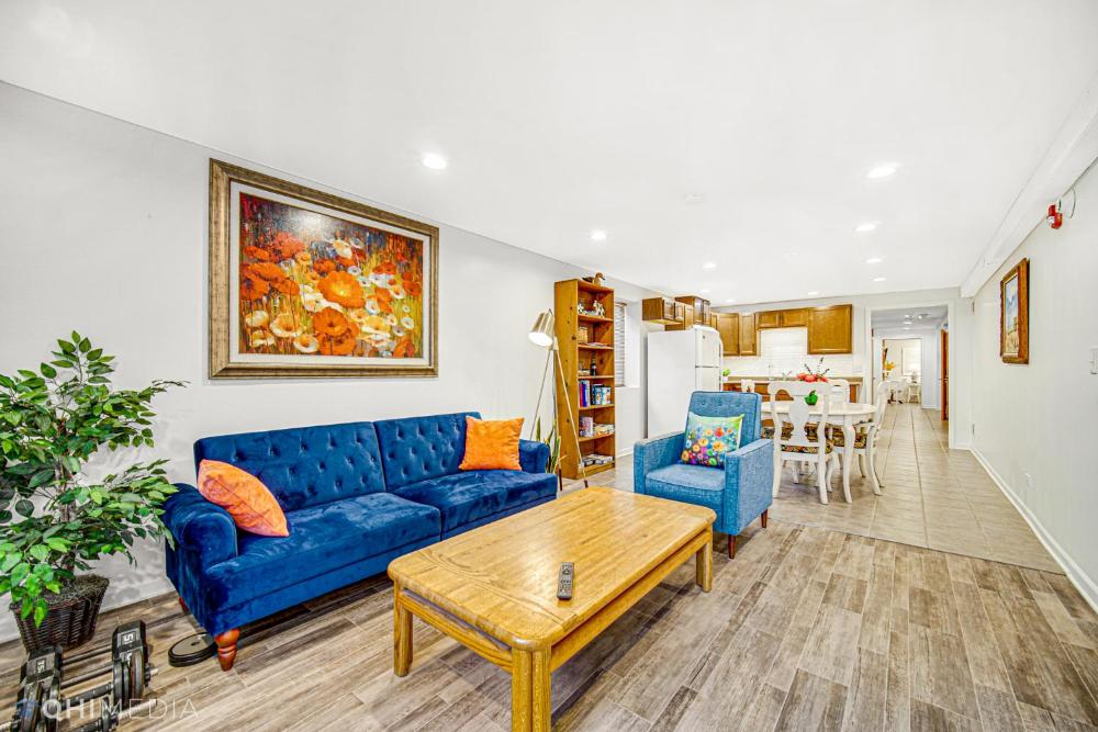 Deluxe Queen Suite interior